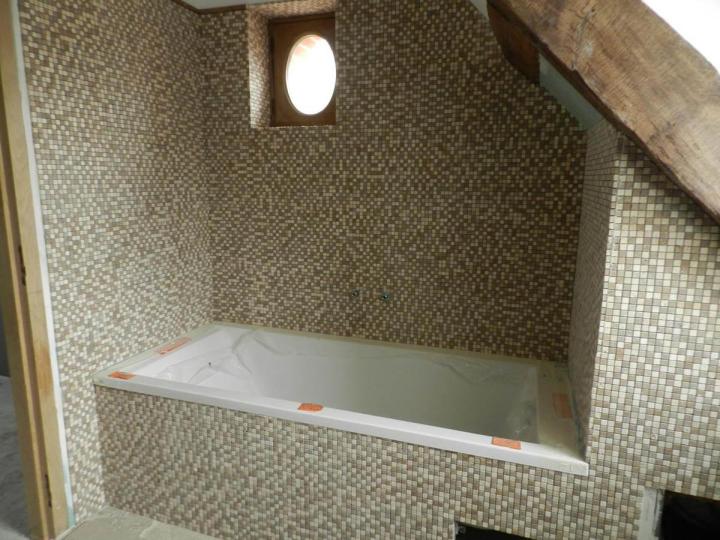 Revêtement mural avec de la faîence.