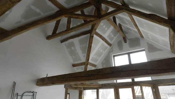 Réduction des déperditions thermiques au niveau des combles.